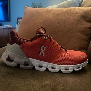 Barely worn OnCloud CloudFlyer size 9